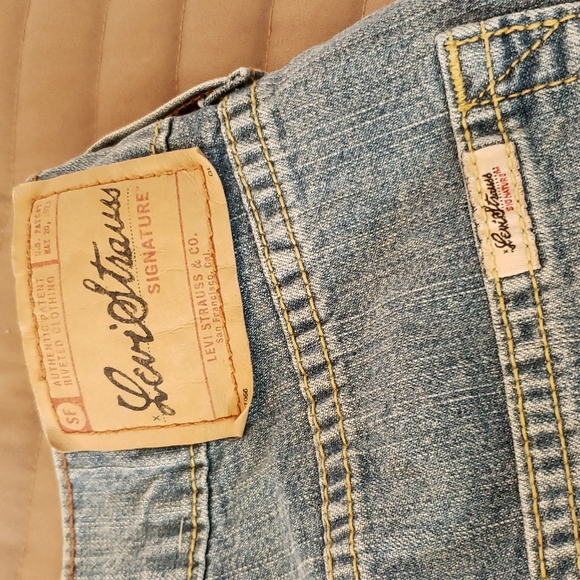 Levi Strauss Signature Stretch Bootcut Jeans Size 4 medium [JEANS 👖 ONLY!] - Picture 4 of 5